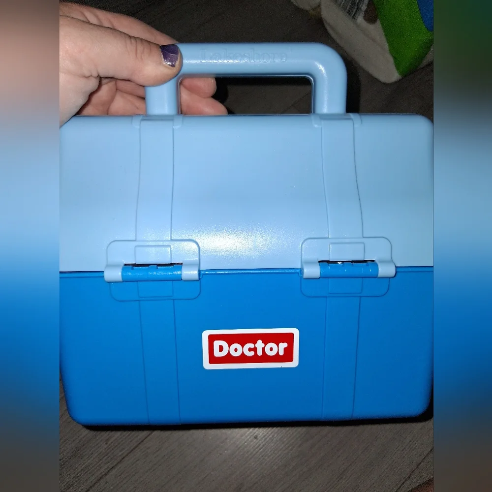 Blue Doctor Toy Kit LAKESHORE LEARNING LIKE NEW - Picture 1 of 6